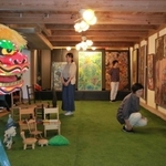 多彩なジャンルの美術作品が並ぶ展示会場＝丹波篠山市今田町木津