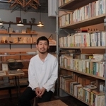 八上書林の店主石田行宏さん＝丹波篠山市郡家