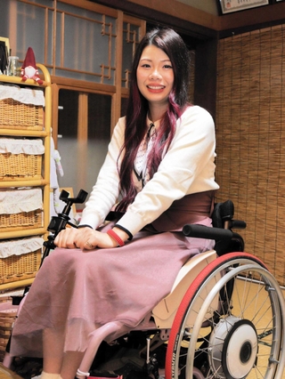 モデルや俳優など多岐にわたり活躍する日置有紀さん＝兵庫県内