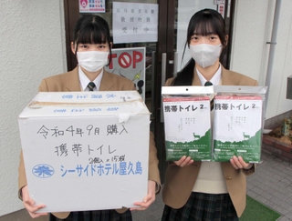 氷上高校３年生が大伸急行に託した携帯トイレ＝丹波市氷上町氷上
