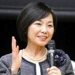 講演する前尼崎市長の稲村和美さん＝丹波篠山市立味間小学校