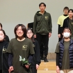 舞台稽古で「ノートル＝ダム・ド・パリ」のクライマックスを熱演する出演者＝丹波篠山市立田園交響ホール
