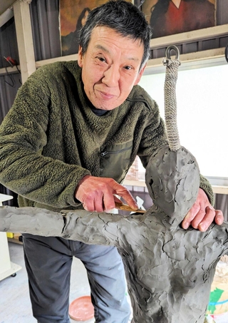 彫刻歴10年、日展に初入選 71歳の宇杉昭信さん 写実的裸婦像