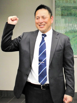 選抜高校野球大会に審判として出場が決まった市職員・辻川貴志さん＝丹波篠山市役所