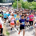 各地から大勢のランナーが参加し、歴史を刻んだ三ッ塚マラソン＝２０１９年５月、丹波市市島町上田