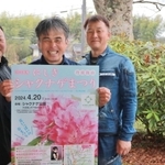 復活開催する「にしきシャクナゲまつり」をアピールする実行委員会のメンバーたち＝丹波篠山市下板井