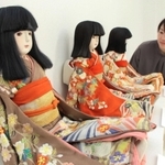 手作りの市松人形＝植野記念美術館