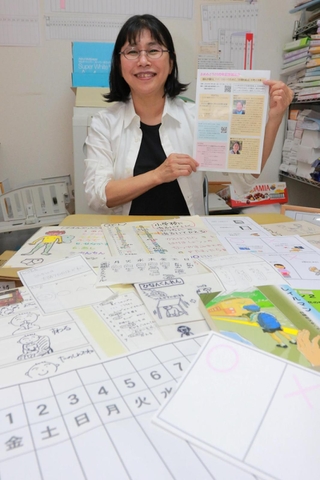 さまざまな「視覚支援」ツールをリリースし、セミナーや相談事業も手がけてきた「おめめどう」の奥平綾子社長＝丹波篠山市味間奥