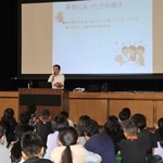 １９年前の尼崎ＪＲ脱線事故を通して、子どもたちに命の大切さを語るＪＲ西日本の元社員の兼古芳さん＝丹波市氷上町上新庄