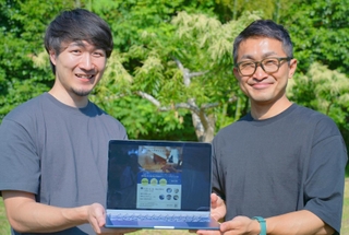 起業やキャリアづくりの知識、知見が学べる講座をアピールする清水健矢さん（左）と中西信雄さん＝丹波市氷上町絹山
