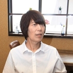 アルコール依存症を巡る社会課題について語る上田知香さん＝尼崎市宮内町２
