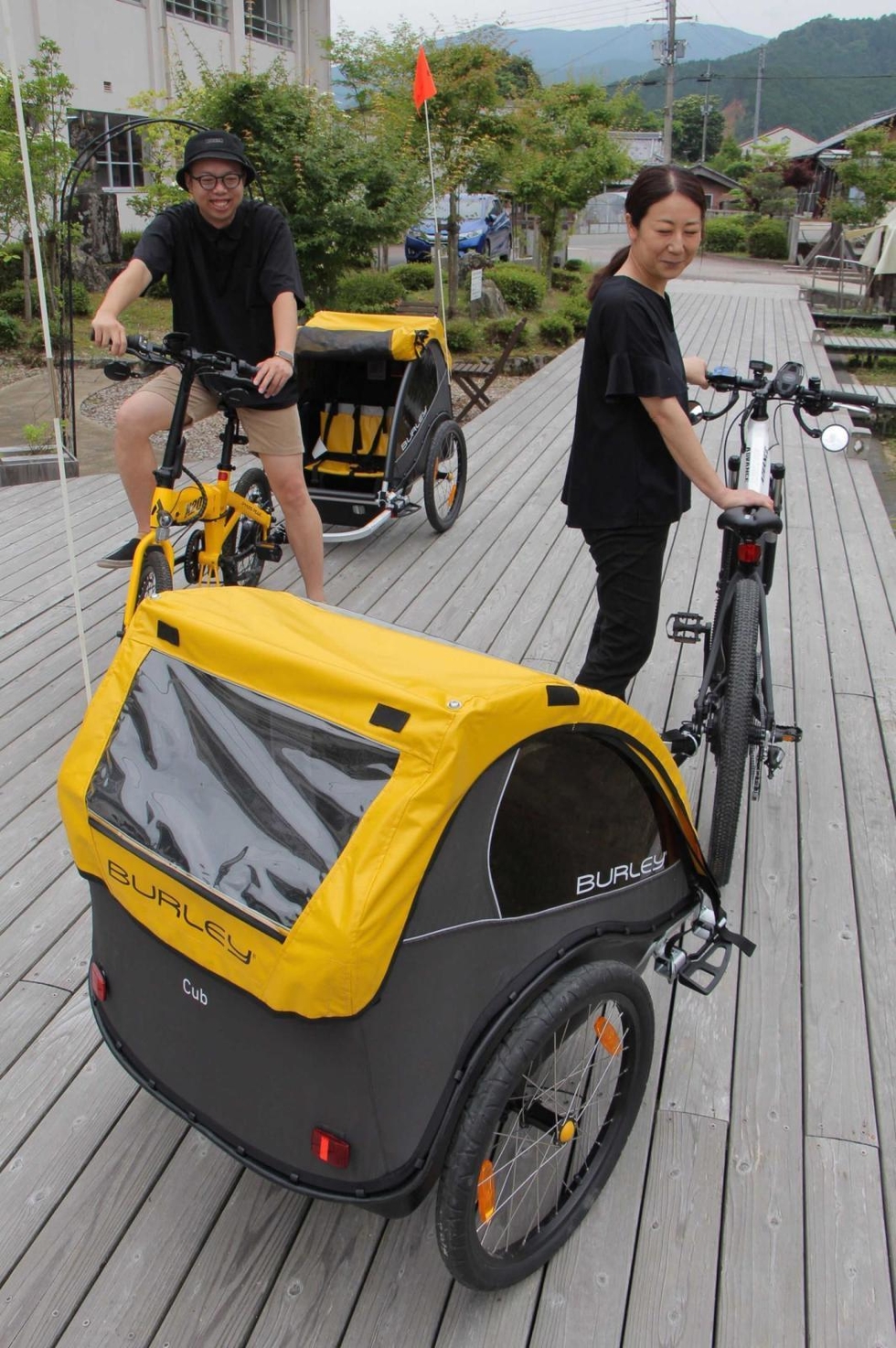 子どもを乗せて、移動もワクワク 自転車とトレーラーを貸し出し