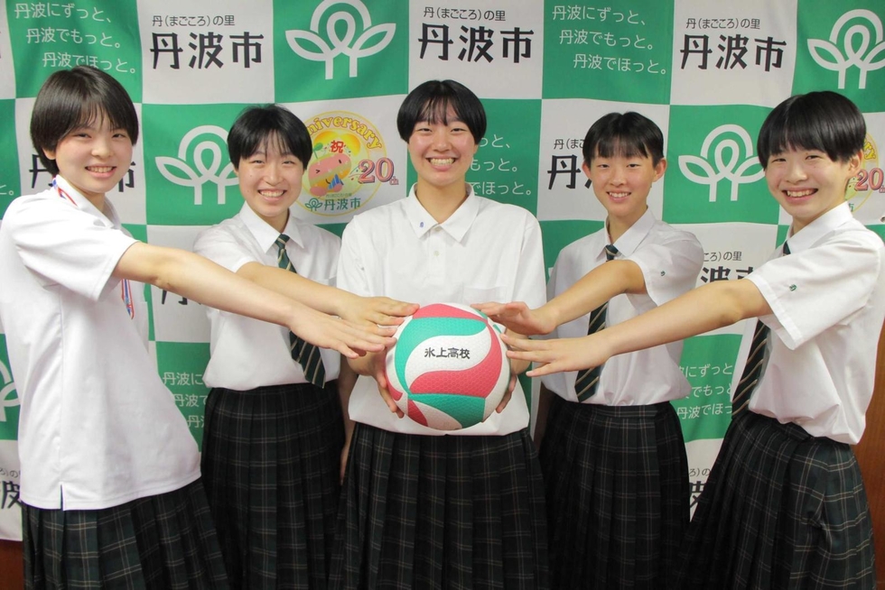 氷上高女子バレー部、32年ぶり日本一へ いざインターハイ、寮生活で