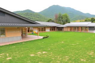 完成した「こんだ認定こども園」の園舎＝丹波篠山市今田町今田新田