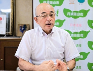 がん手術のため、入院することを公表した酒井隆明市長＝丹波篠山市役所