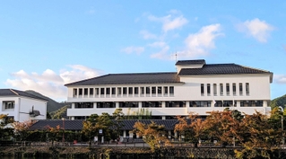 丹波篠山市役所＝丹波篠山市北新町
