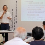 丹波豪雨を振り返る防災講演会。余田覚さんが登壇した＝丹波市市島町徳尾、谷上自治会公民館