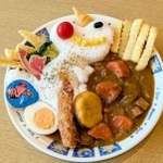 恐竜イベントに合わせ、メニューに加わった「ダイナソーカレー」＝ユニトピアささやま