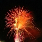 晩夏の夜を彩った花火＝丹波市氷上町西中から撮影