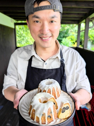 丹波篠山産の黒豆を使った新作スイーツ「黒豆クグロフ」＝丹波篠山市住山