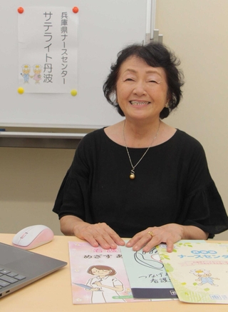 県ナースセンターの相談窓口「サテライト丹波」で相談員を務める足立育子さん＝丹波市市民プラザ