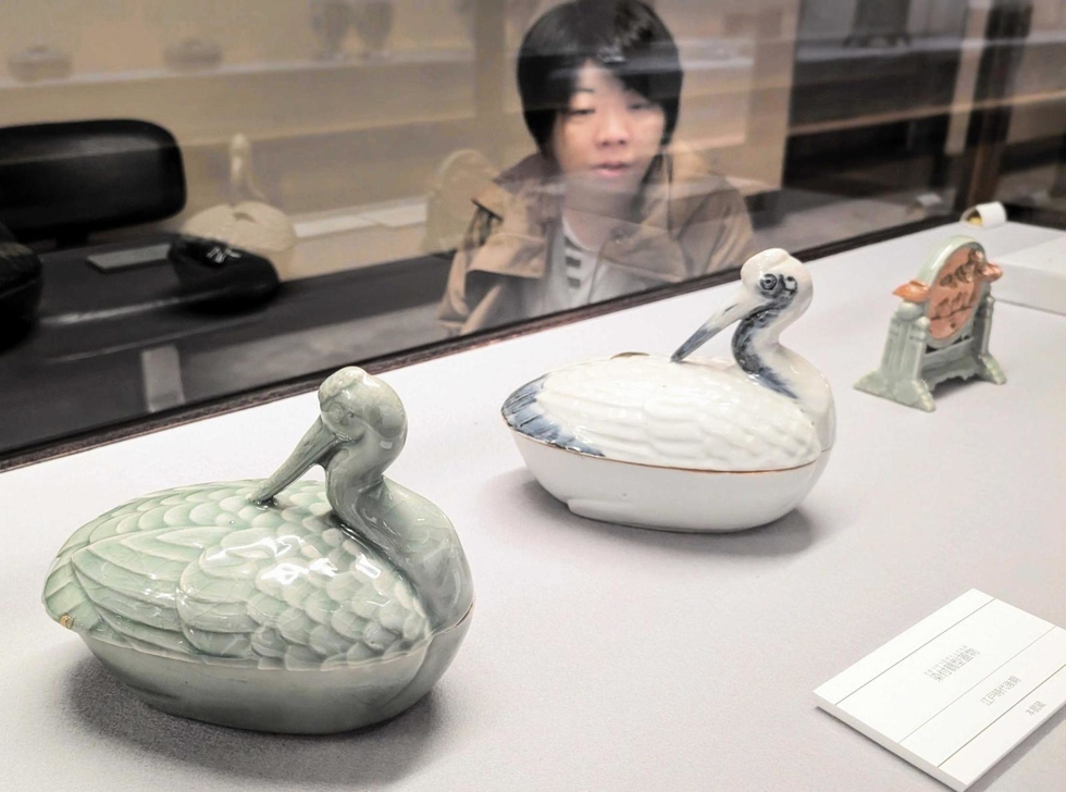 型物の名工、技術光る140点 江戸後期に活躍、陶工「欽古堂亀祐」展