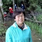 仲間たちとホトケドジョウの生息環境を守る活動を続ける山科ゆみ子さん＝丹波市内