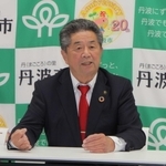 丹波市長選から一夜明け、報道陣の取材に応じる林時彦氏＝丹波市役所