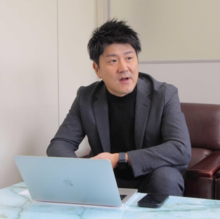丹波市政に市民の声を届ける取り組み「みんなの丹波１００」の呼びかけ人の戸田幸典さん＝丹波市柏原町柏原