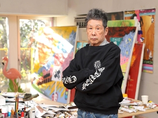 午後の光が差し込むアトリエで加古川線の思い出を振り返った横尾忠則さん＝東京都世田谷区（撮影・西岡正）