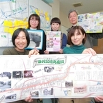 地元住民の思い出を集めたマップ「谷川記憶商店街」を作成した久下自治振興会広報部のメンバーら＝丹波市山南町谷川
