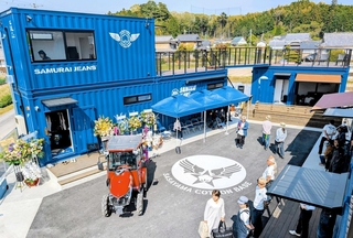 コンテナ風の建物の新施設「ササヤマコットンベース」＝丹波篠山市野間