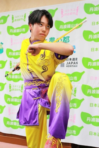 武術太極拳のジュニアオリンピックで好成績を収め、さらなる飛躍を誓う丸山響生さん＝丹波篠山市北新町