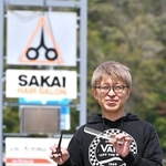 店舗の焼失をきっかけに障害者向けの訪問理容を本格化するサカイヘアーサロンの酒井泰成さん＝丹波市山南町池谷