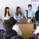 「たんば大学」プロジェクトに参加する藤井ゼミの学生ら＝丹波市柏原町東奥