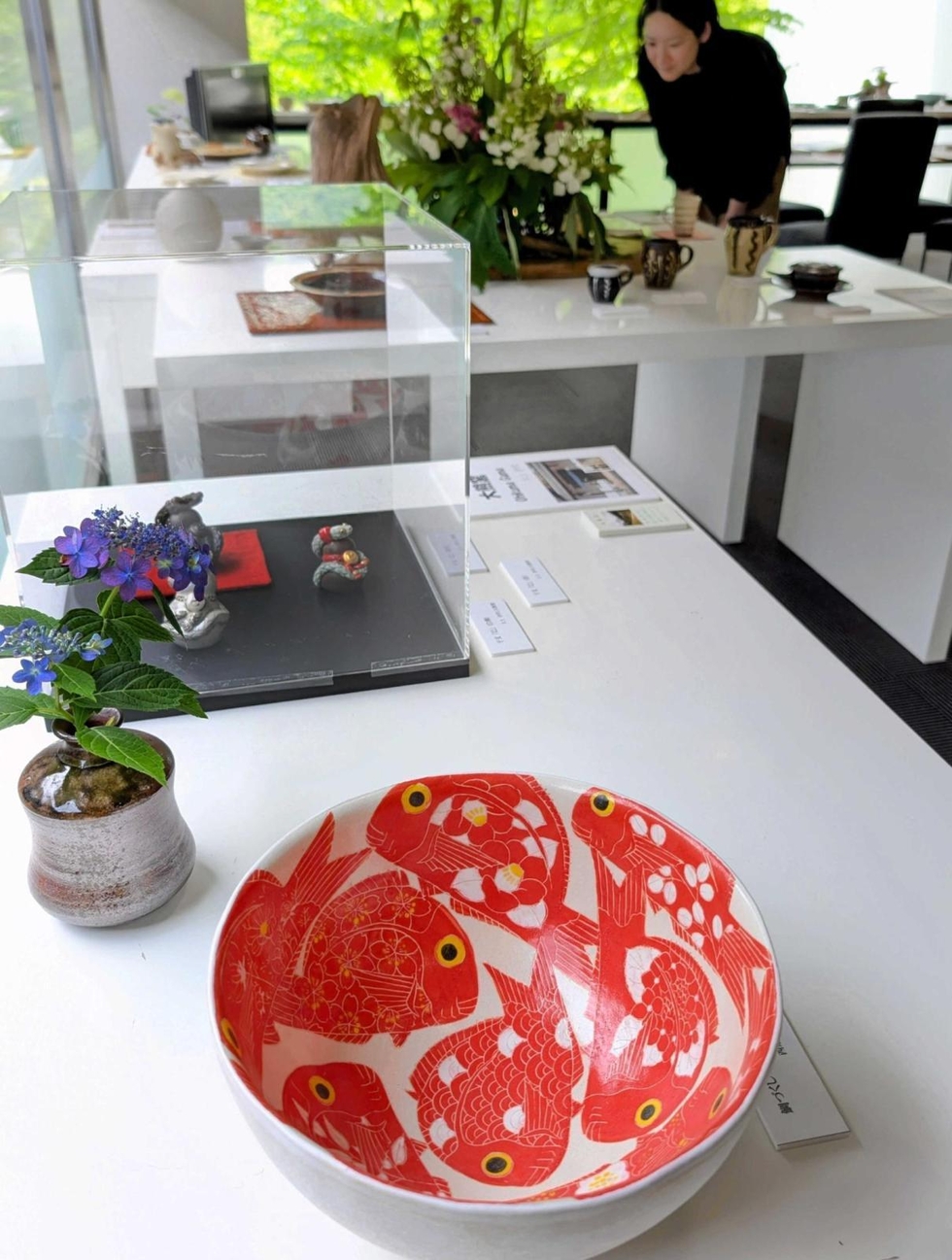 北村 圭泉 作 青磁 姫瓜写花生 共箱  兵庫県立陶芸館展示類似品 A10-54 北村 圭泉 作 青磁 姫瓜写花生 共箱 兵庫県立陶芸館展示類似品