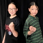 ダンスチーム「桜珠」の川俣依桜里さん（左）と川口珠俐夢さん＝丹波篠山市南矢代