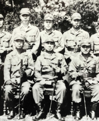 第一航空艦隊司令長官時代の瀧治郎（前列中央）ら（大西孝政さん所蔵）