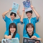 ＪＲ加古川線を楽しんで使ってもらおうと企画した「モジ鉄ラリー」をアピールする「丹波県民局ユースチーム」の職員たち＝丹波市柏原町柏原