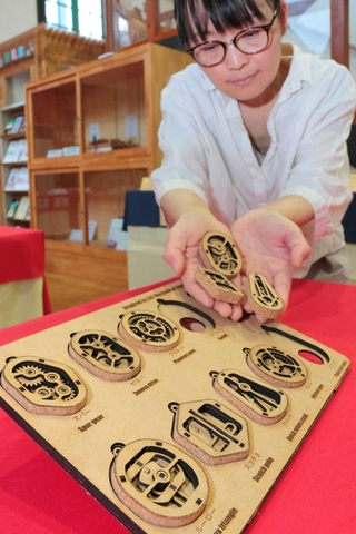 グランプリに輝いた竹澤雄理さんの作品。緻密なデザインの美しさが目を引く＝丹波年輪の里