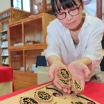 グランプリに輝いた竹澤雄理さんの作品。緻密なデザインの美しさが目を引く＝丹波年輪の里