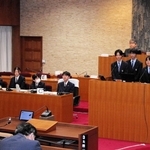 議員への提言を述べる高校生＝丹波市氷上町成松