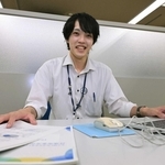 優れた地方公務員として表彰され喜ぶ神澤公大さん＝丹波市氷上町成松