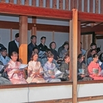 稽古の成果を披露する「篠山大謡」の参加者ら＝丹波篠山市北新町