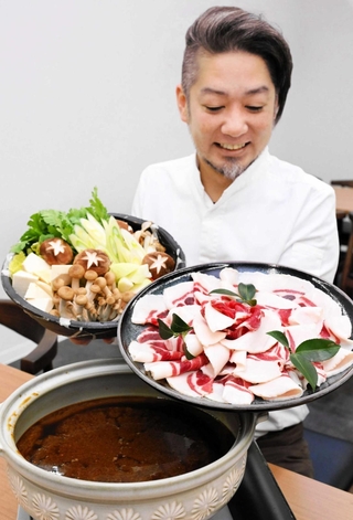 ホロンピアホテルが提供する「ぼたん鍋」。各店が味を競う＝丹波篠山市内（撮影・伊藤颯真）