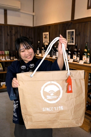 純米大吟醸を含む５本の日本酒が楽しめる「山名之福袋」＝山名酒造