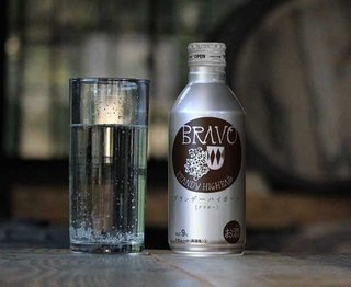 西山酒造場が開発したハイボール缶「ブラボー」の商品イメージ（同社提供）