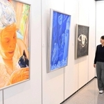 丹波市３高校の生徒らによる作品が並ぶ会場＝植野記念美術館