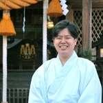 地域の歴史と文化が息づく春日神社を守りたいと神職の資格を取得した瀬戸大喜さん＝丹波篠山市黒岡、春日神社