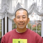 自身の就農体験をつづった本を出版したパンチィー山内さん＝丹波市春日町野上野